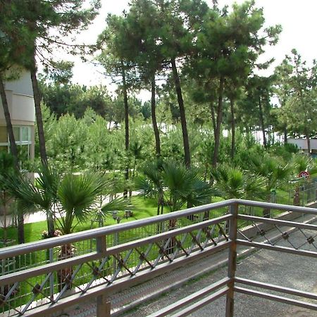 Hotel Dollari Kryemedhej Luaran gambar