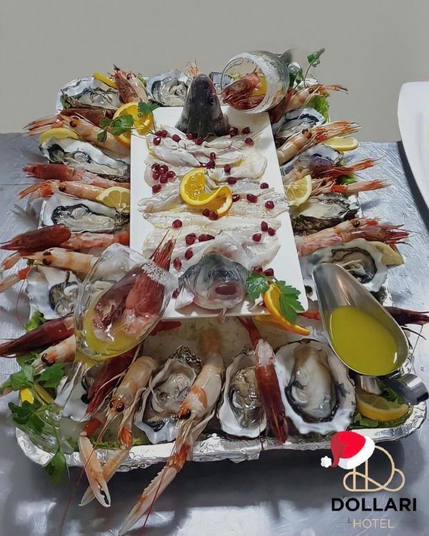 Hotel Dollari Kryemedhej Luaran gambar
