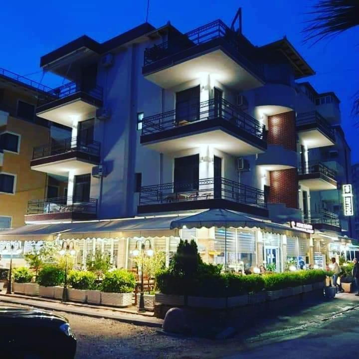 Hotel Dollari Kryemedhej Luaran gambar